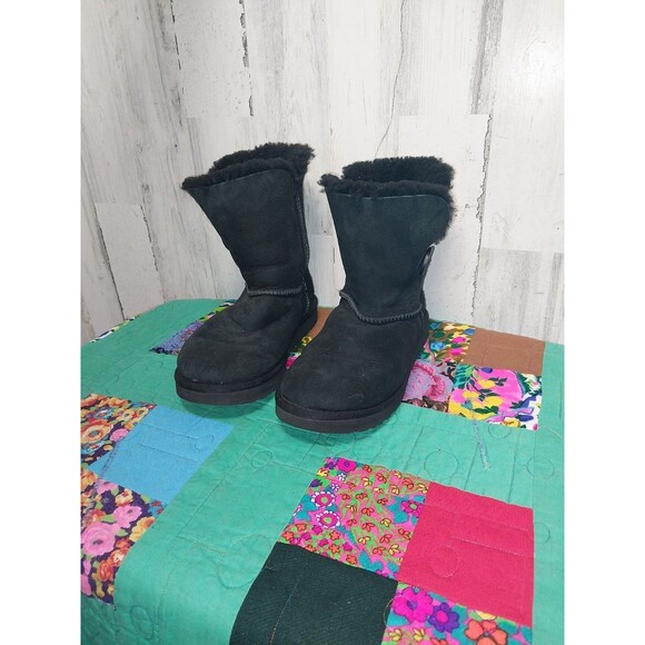 UGG Bailey Button Women Size 8 39 Black Suede Shearling Flat Short Boots… - Picture 3 of 9
